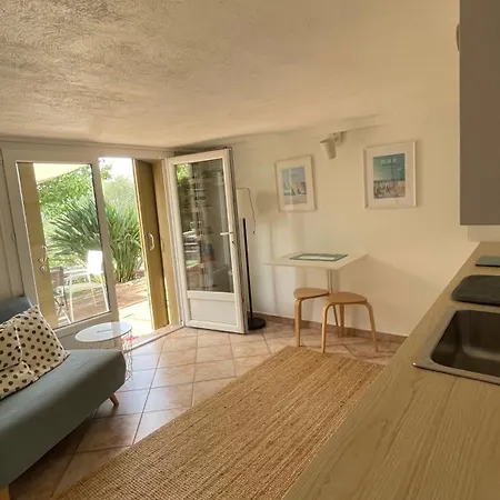 T2 - Rez De Jardin, Proche De La Carqueiranne