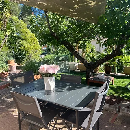 T2 - Rez De Jardin, Proche De La * Carqueiranne